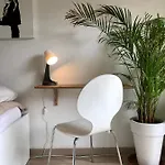Apartment Cool & 2 Bedroom In Heart Of Eaux-vives