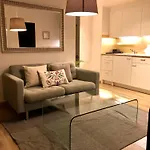 Apartment Cool & 2 Bedroom In Heart Of Eaux-vives