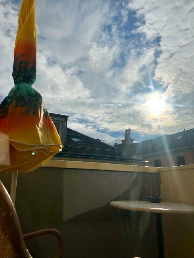 Cool & 2 Bedroom In Heart Of Eaux-vives